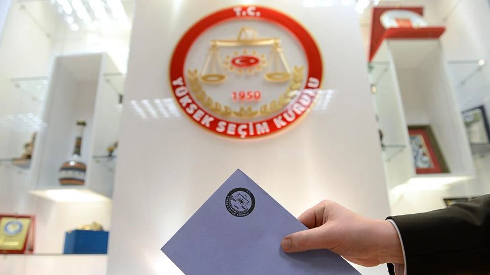 Son seçim anketine göre MHP barajı geçemiyor!