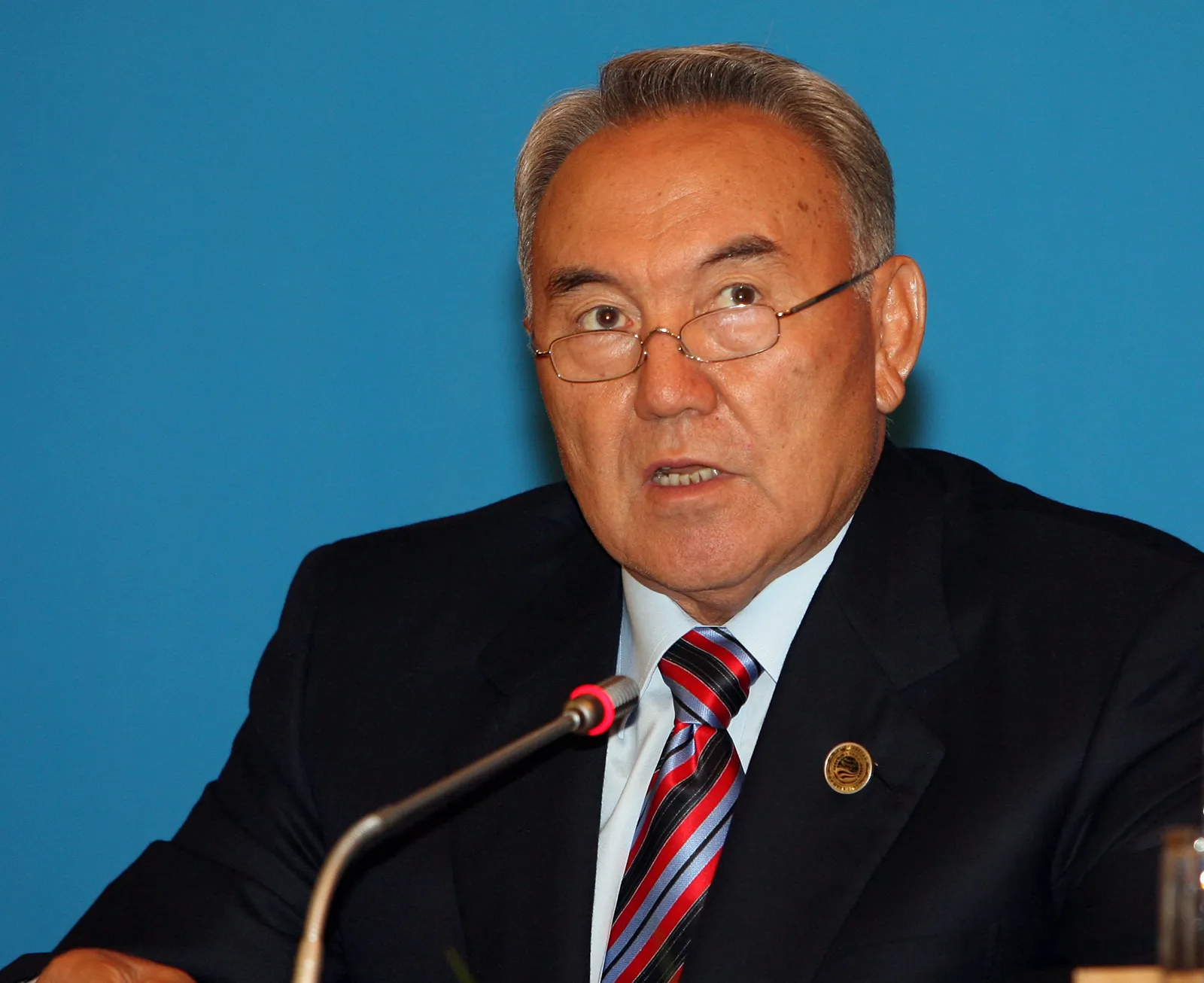 Nazarbayev hastaneye kaldırıldı