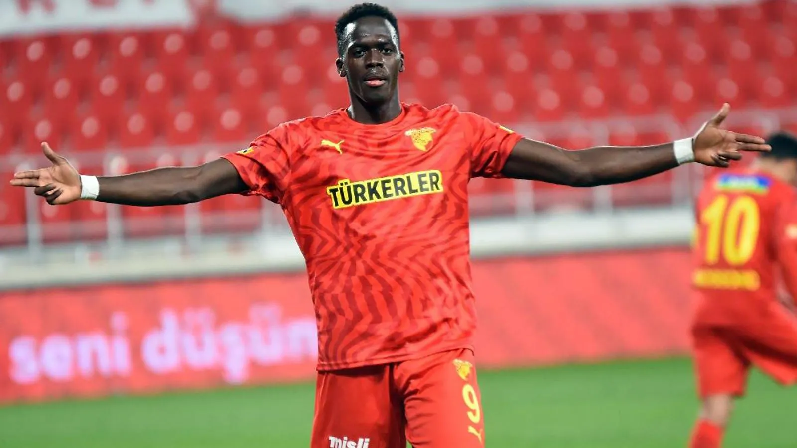 Adana'dan Ndiaye bombası!