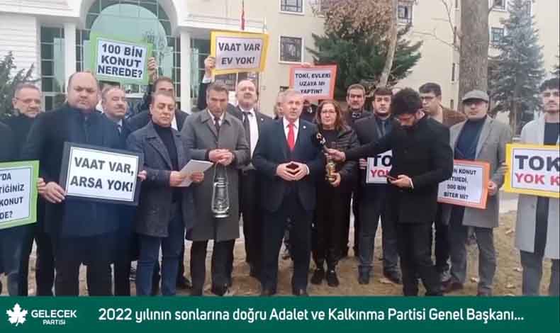 Gelecek Partili Selçuk Özdağ, boş arazide fenerle TOKİ konutu aradı!