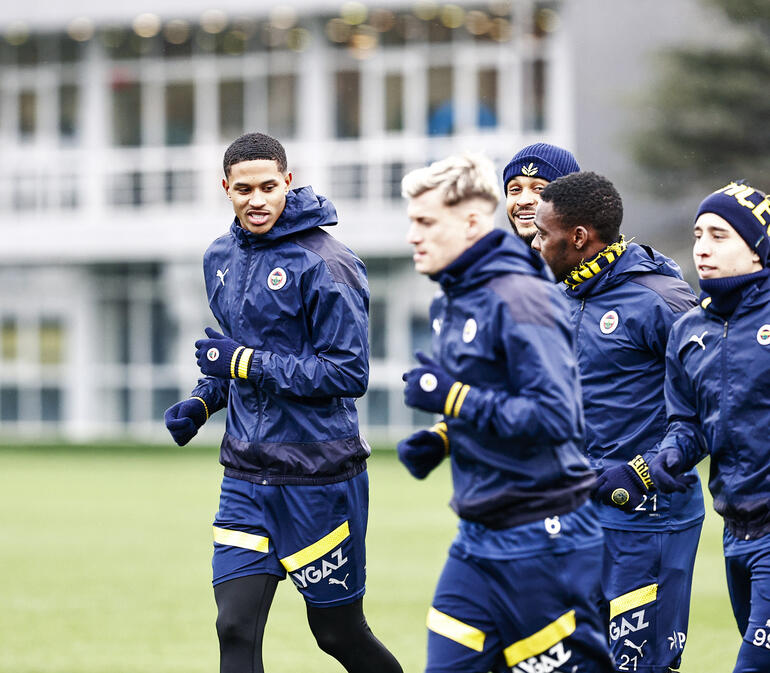 Jayden Oosterwolde Fenerbahçe'de ilk antrenmanına çıktı
