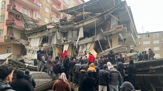 Depremde can kaybı 4 bin 544'e yükseldi