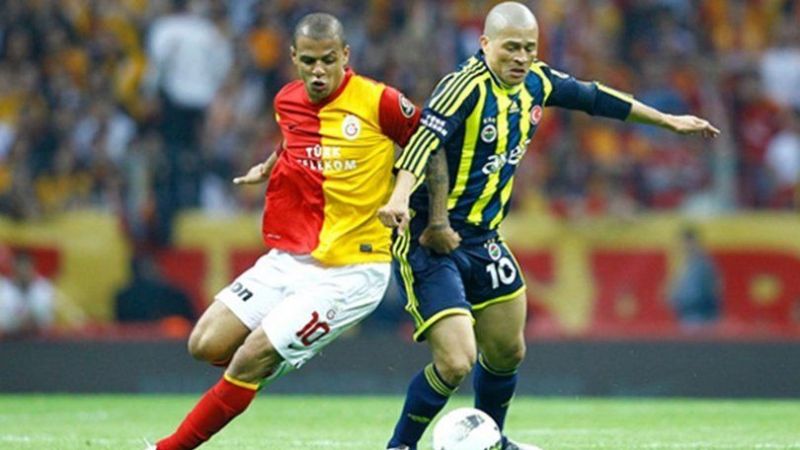 Felipe Melo ve Alex de Souza depremzedeleri unutmadı