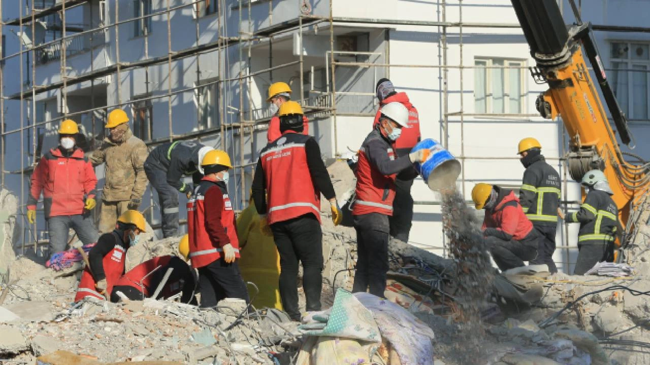 Avusturya arama kurtarma ekibi, AFP'nin arama kurtarma çalışmalarını askıya aldığı bilgisini yalanladı