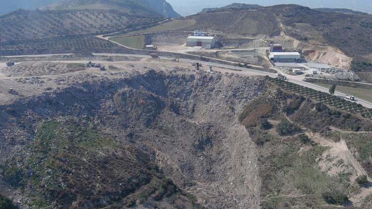Enkaz döküm sahasının görüntüleri, korkunç tabloyu gözler önüne serdi