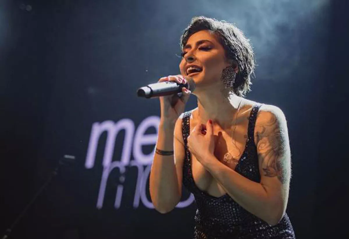 Melek Mosso isyan etti: "Gören saray ısıtıyorum sanır"