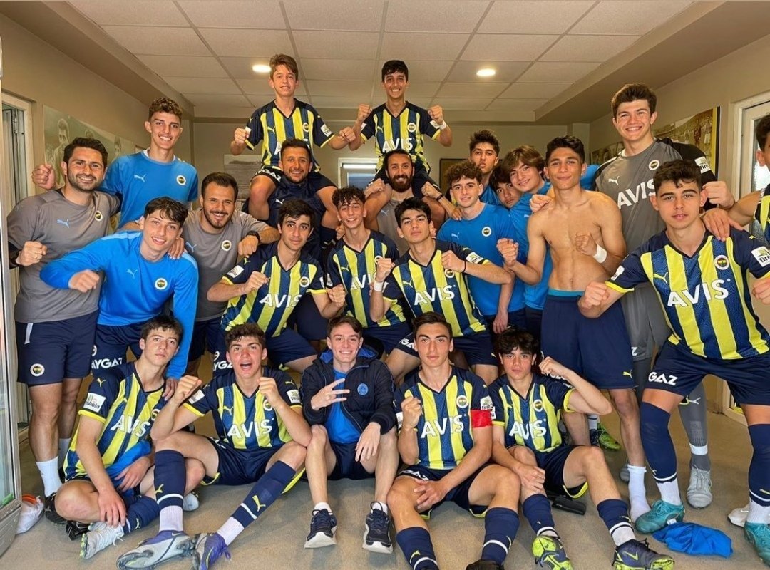 Galatasaray Fenerbahçe'ye kaptırdı