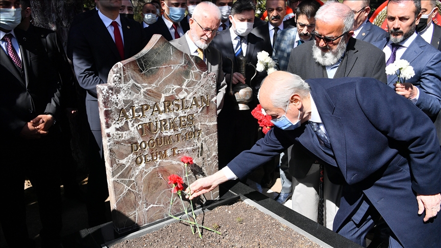 MHP Lideri Bahçeli, Alparslan Türkeş'i andı