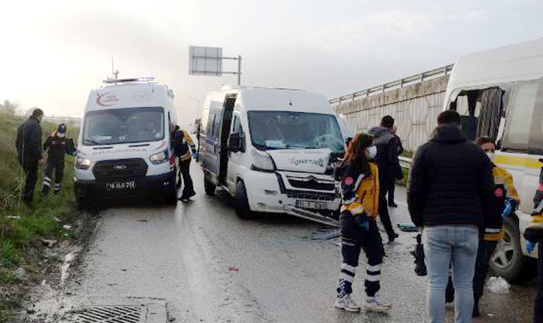Bursa'da 3 işçi servisi çarpıştı: 15 yaralı