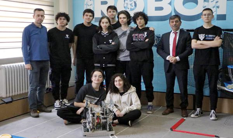 Türk öğrencilerin ürettikleri robot ABD'de yarışacak