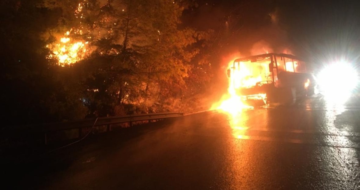 Yolcu otobüsü  alev alev yandı