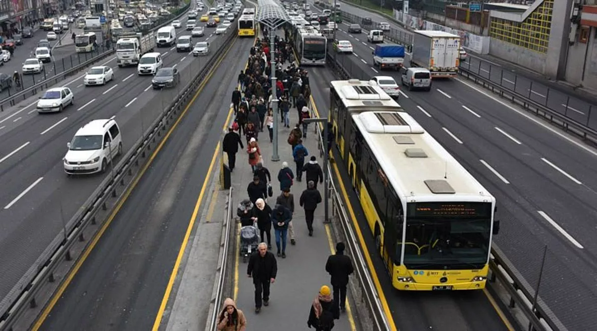 TC vatandaşları dışında olanlar ücretsiz toplu taşıma kullanamayacak.