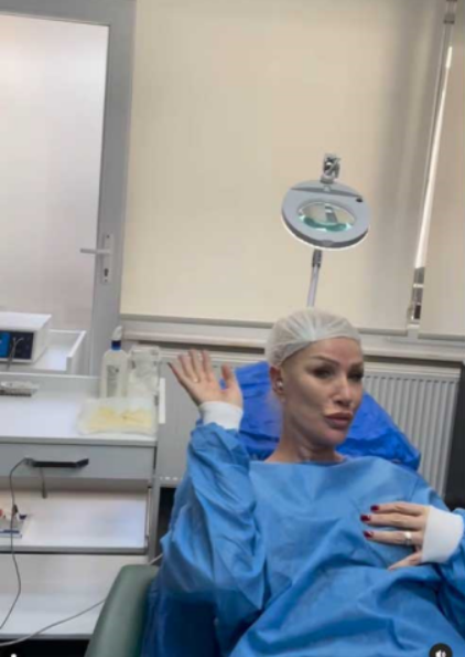 Seda Sayan, Ramazan Bayramı'nda da bıçak altına yattı.