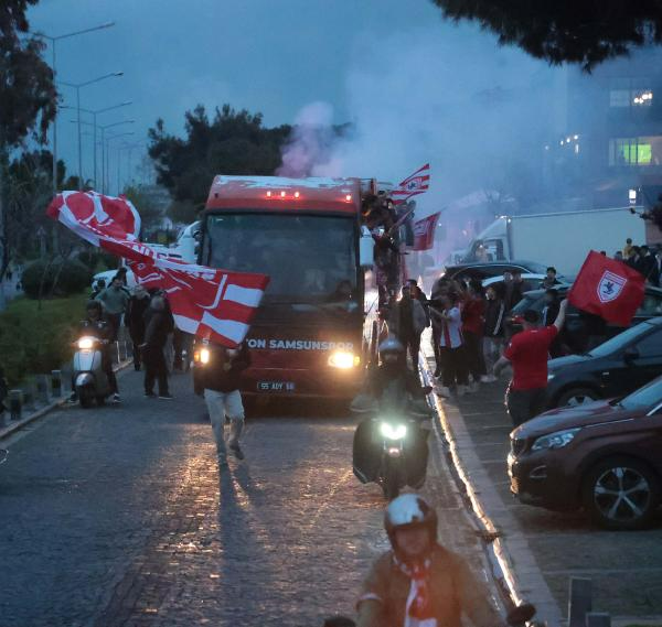 Samsunspor, şampiyonluğu coşkuyla kutladı