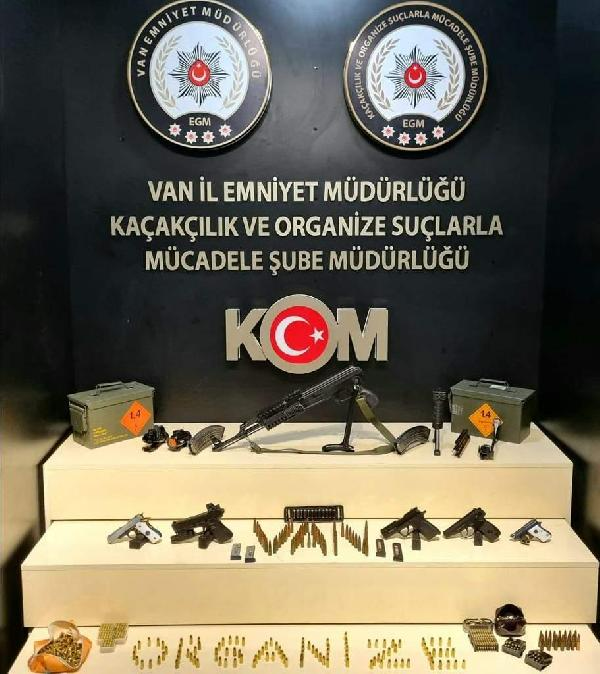 Van'da çok sayıda silah ve mühimmat ele geçirildi