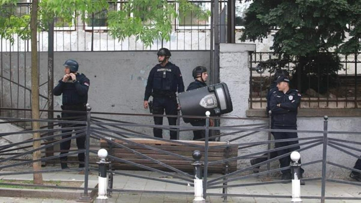 14 yaşındaki çocuk, Belgrad'daki bir ilkokulda  9 kişiyi öldürdü