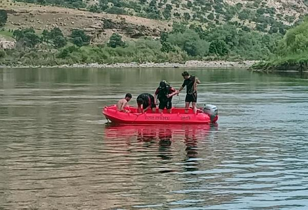 Yüzmek için girdiği Dicle Nehri'nde kayboldu