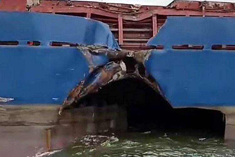 Ege'de iki gemi çatıştı!