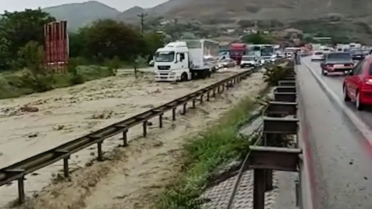 Ankara Kırıkkale yolu sel nedeniyle kapandı