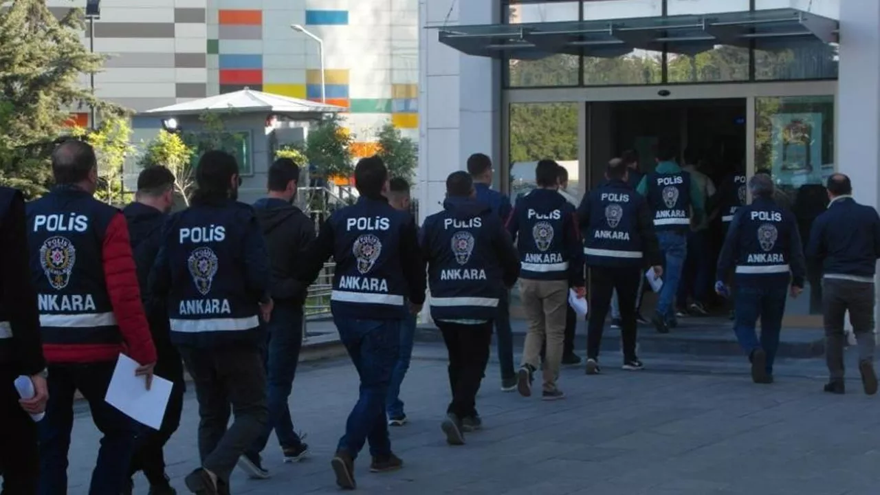 8 İlde FETÖ operasyonu 27  gözaltı