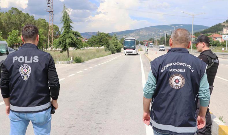 839 düzensiz göçmen operasyonla yakalandı