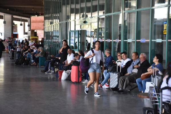 Otogarlarda Bayram Yoğunluğu Başladı