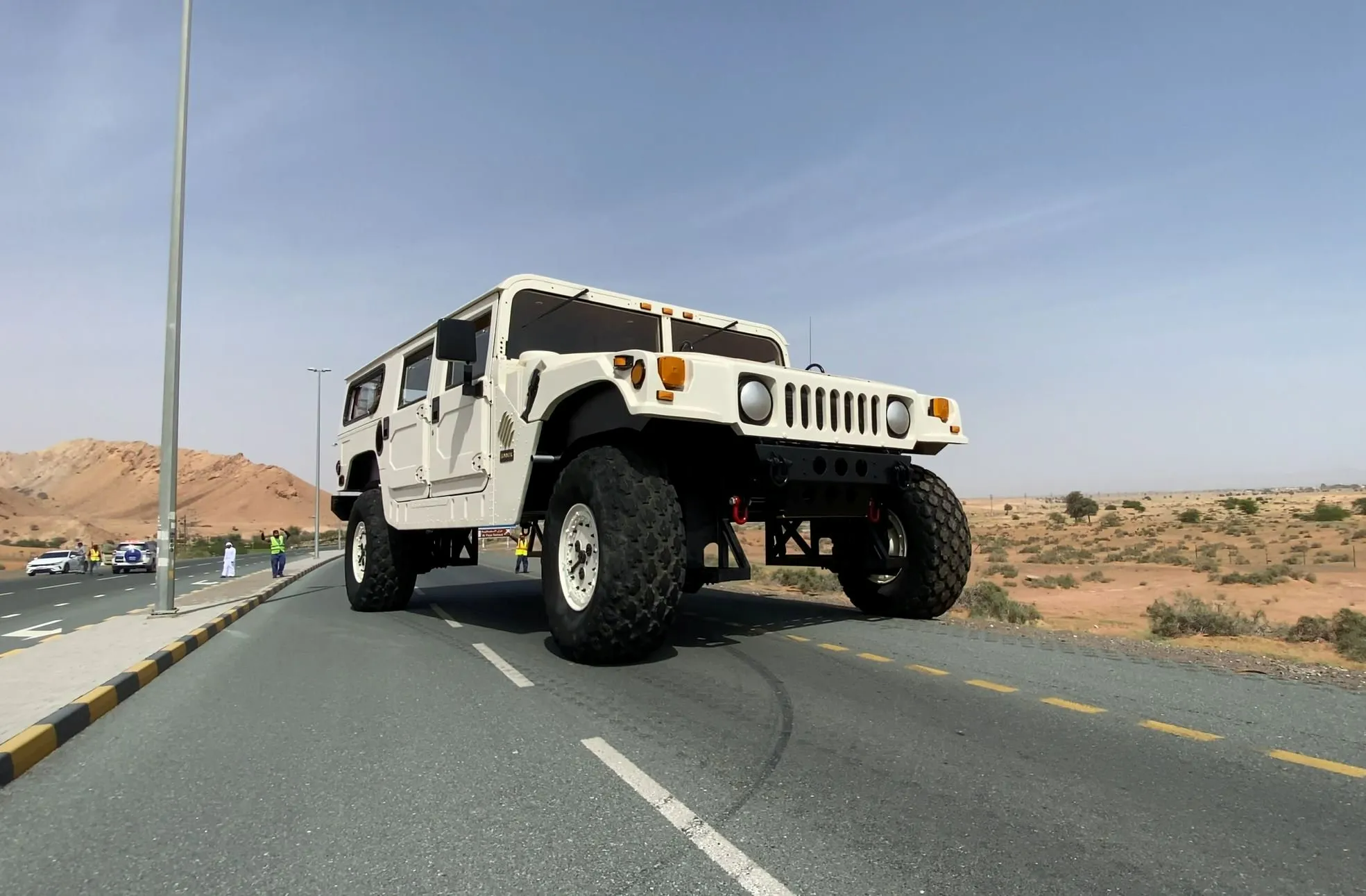 Dünyanın en uzun arabası trafiğe çıktı