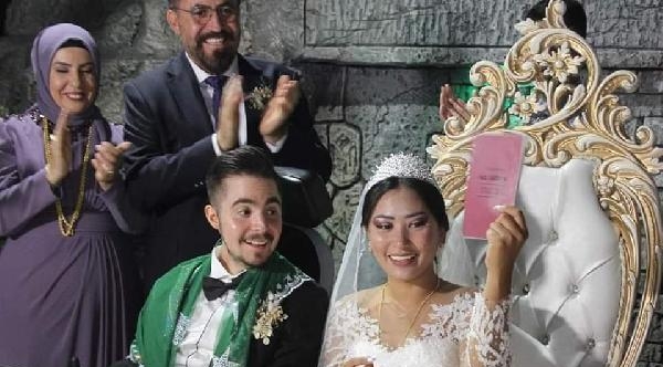 Filipinler'den aşkının peşinde Türkiye'ye geldi