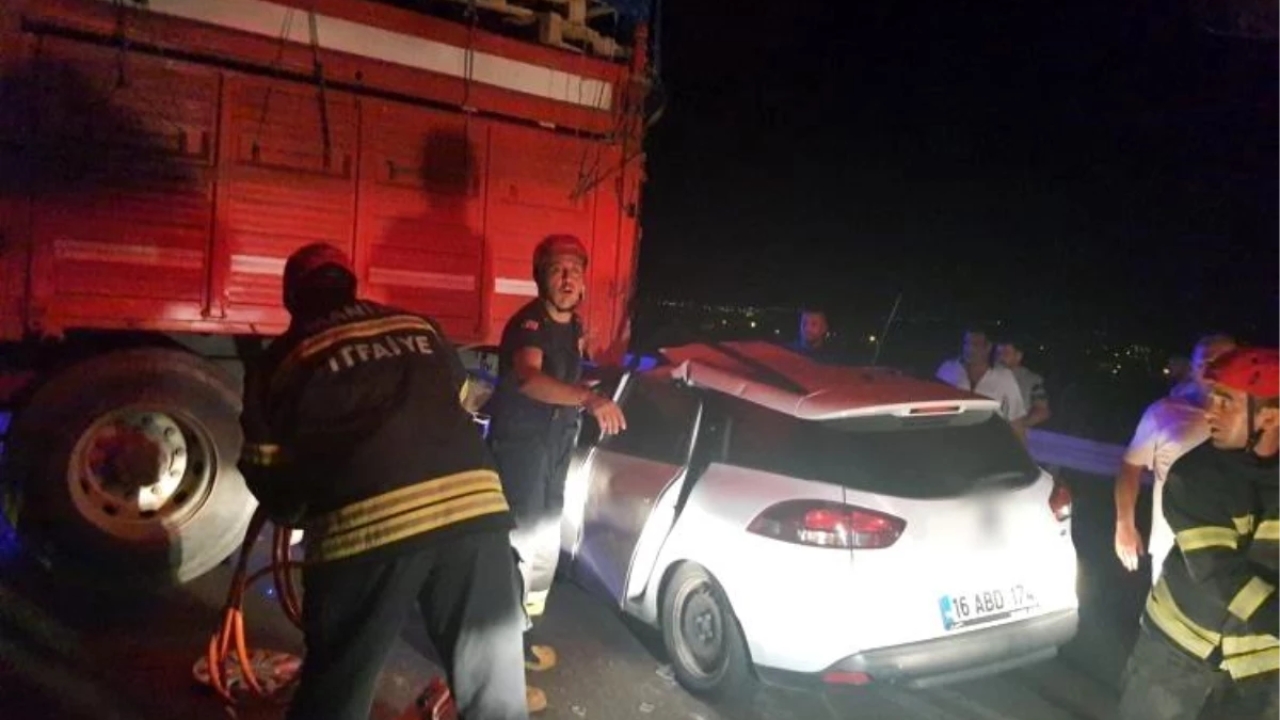 Otomobil ve kamyon kazası: 1 ölü 3 yaralı