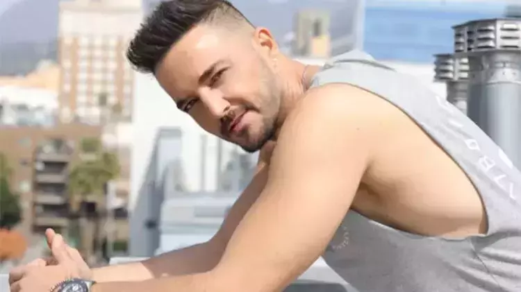 Yakışıklı sanatçı neden Türkiye'yi terk ettiğini açıkladı