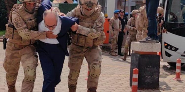 Eski Şube Müdürünün Şüpheli İntiharı!