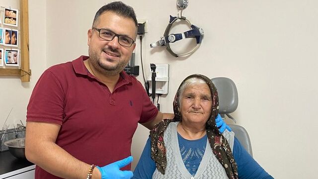 Kulağından canlı örümcek çıkarıldı doğaya salındı