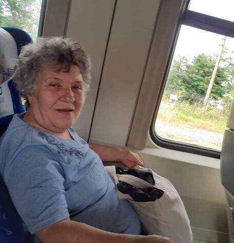 Annesini Öldürdü, Saatlerce Başında Bekledi!