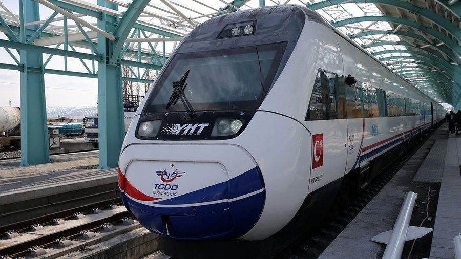 YHT raydan çıktı: 4 yaralı Var!