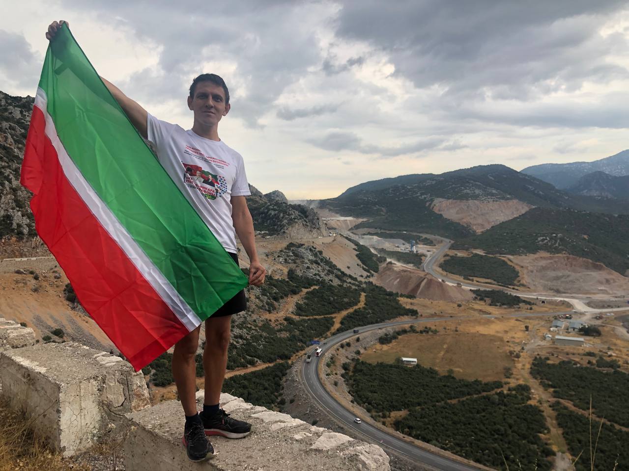 Tatar aktivistten Cumhuriyet'in 100. yıl şerefi ve Tatar diline dikkat çekmek için ultramaraton