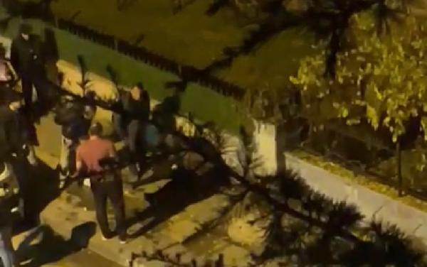 Sokakta karşılaştığı eski eşini tabancayla başından vurdu