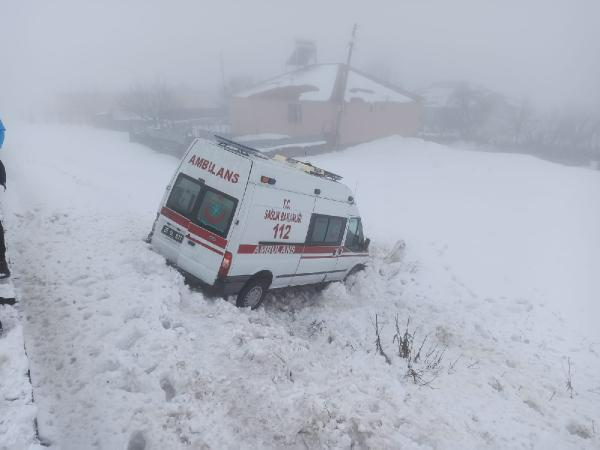 Şarampole yuvarlanan ambulansta 6 kişi yaralandı