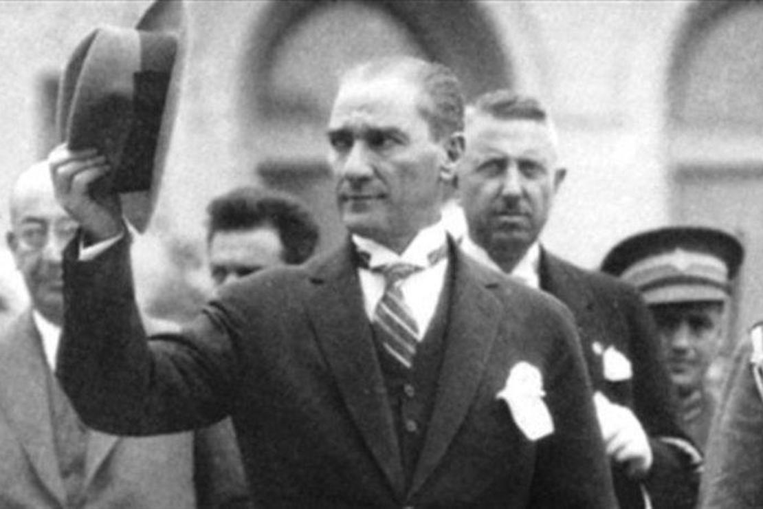 Atatürk'le Kimlerin Sorunu Var?
