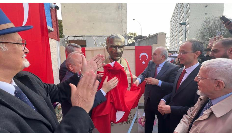 Trabzonlular Derneği Fransa'ya Atatürk büstü dikti! Açılışını İYİ Partili Şükrü Kuleyn yaptı