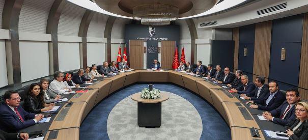 Kurultay tartışmalarının alevlendiği CHP'de kurmaylar konuştu