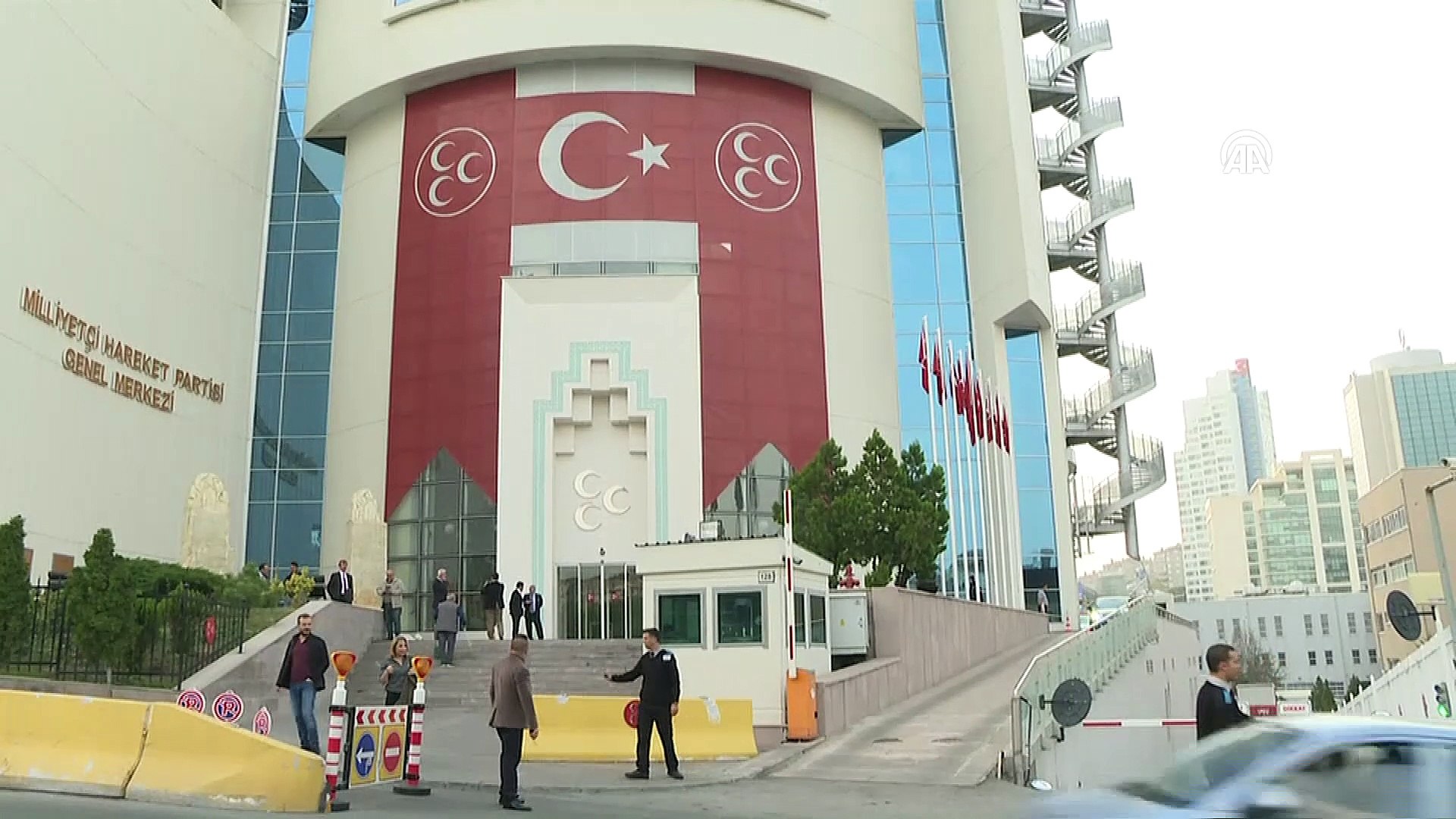 MHP'de üç milletvekili istifa etti