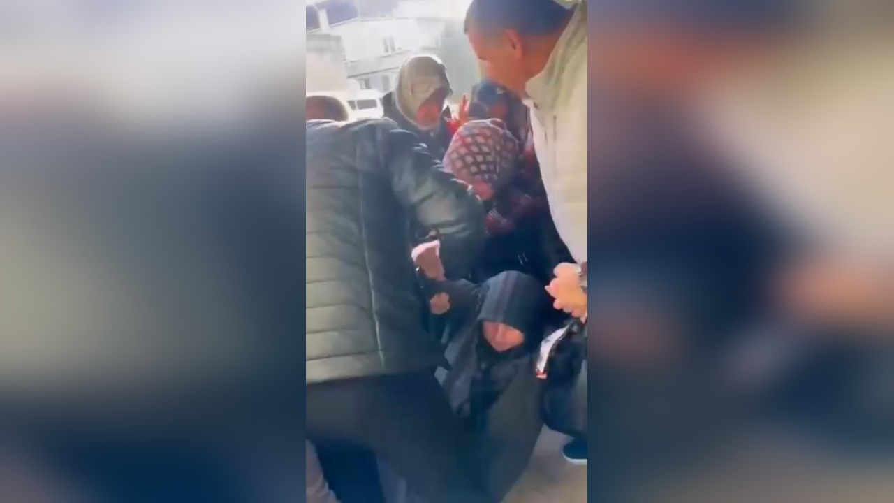 Bursa'da mağaza açılışında büyük kalabalık