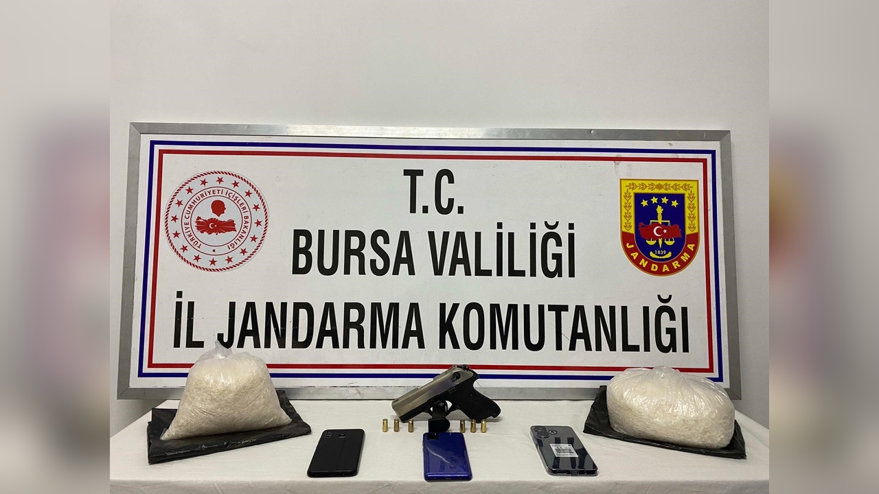 Bursa'da uyuşturucu baskını: 2 kilogram metamfetamin ele geçirildi