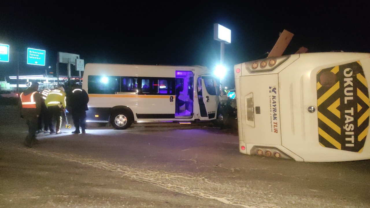 Bursa'da İşçi Servisleri Çarpıştı, 20 Kişi Yaralandı