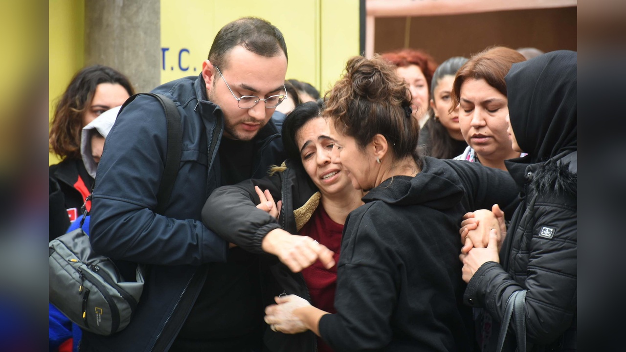 Şehit Teğmen Dut'un İzmir'deki Cenaze Töreni Duygusal Anlara Sahne Oldu