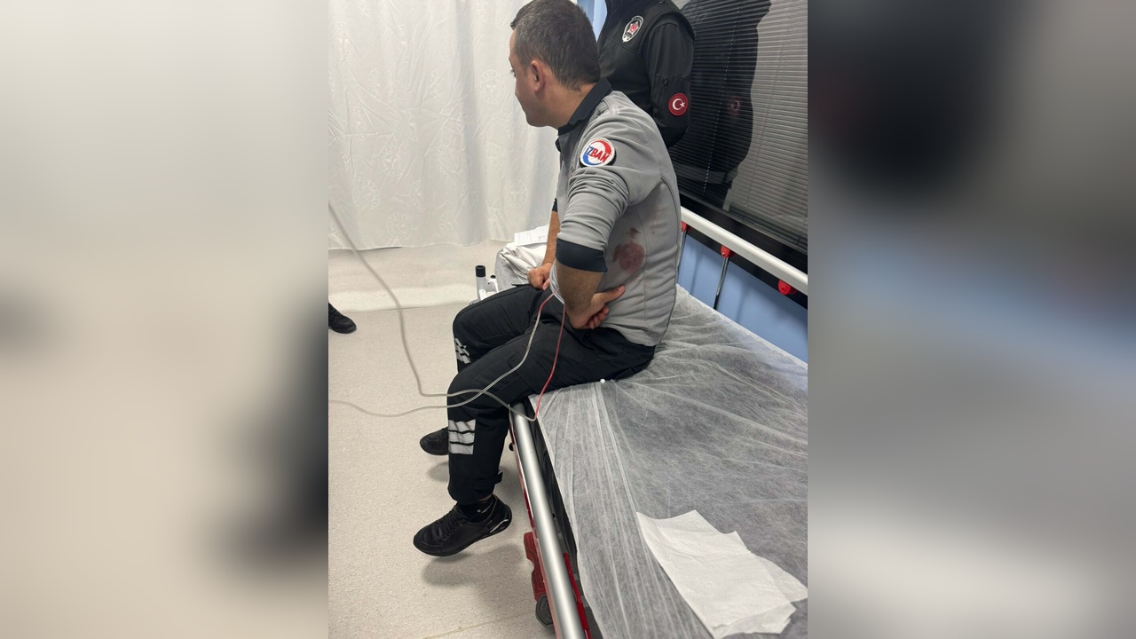 İzmir İstasyonunda Sigara İçen Yolcu, Görevlilere Saldırdı