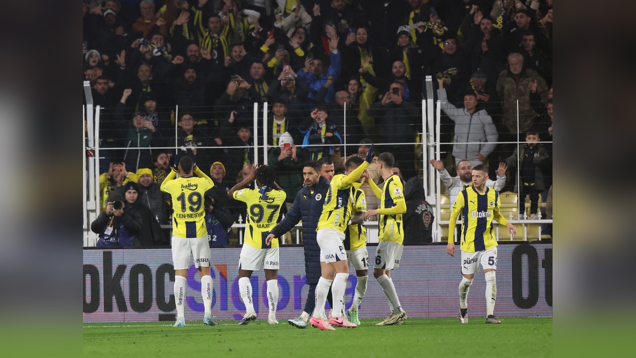 Fenerbahçe'nin Golcüleri Başakşehir'i Mağlup Etti