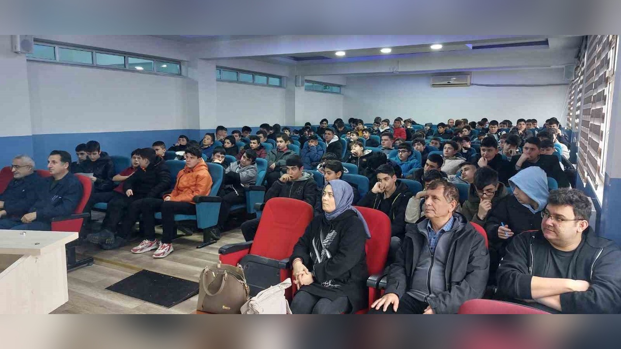 Bozüyük'te Lise Öğrencilerine Zorbalıkla Mücadele Eğitimi Verildi