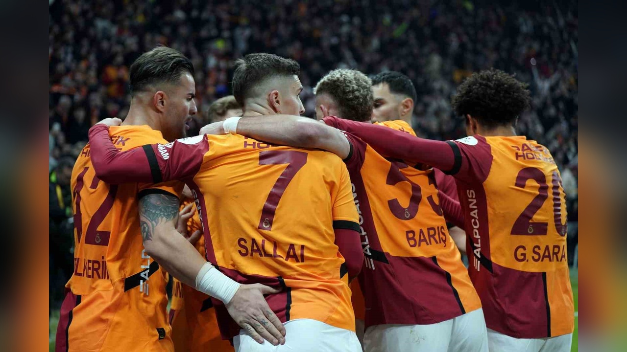 Galatasaray, Trabzonspor'u 2-1 Geride Bıraktı