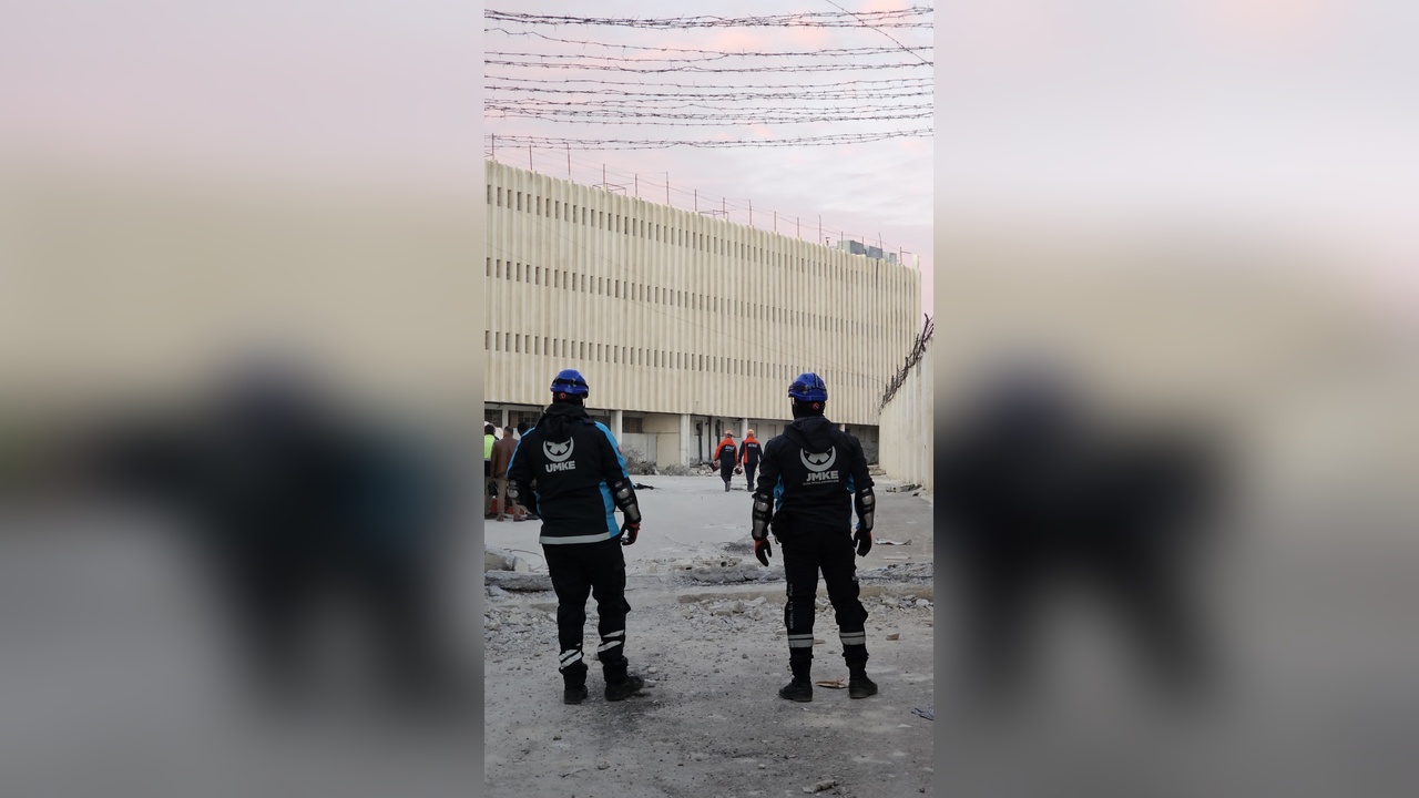 AFAD, Sednaya Hapishanesi'nde Arama Kurtarma Faaliyetlerine Başladı